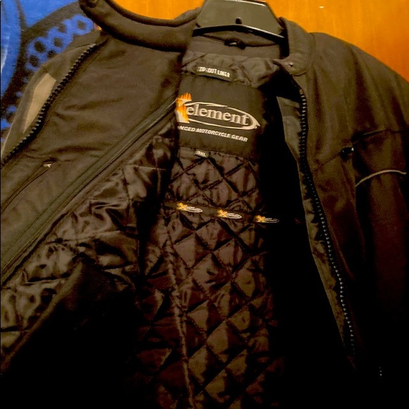 This motor cycle jacket have not been worn tags still on it - Picture 4 of 4